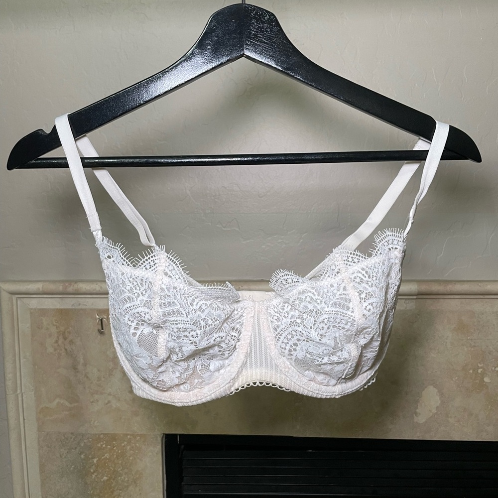 Victoria's Secret White Lace Underwire Bra